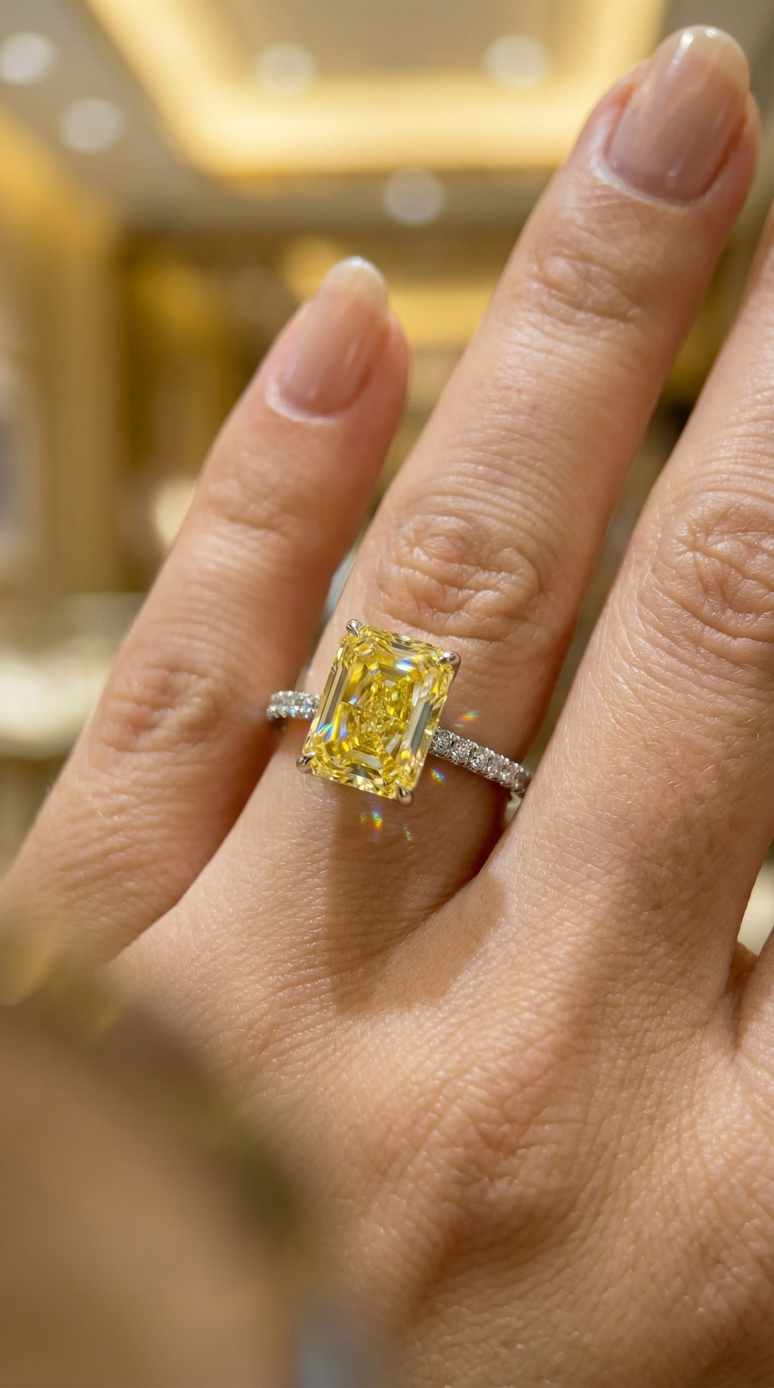 925 Ayar Gümüş Strin Taşlı Baget Pırlanta Montürlü Zarif Kadın Yüzük